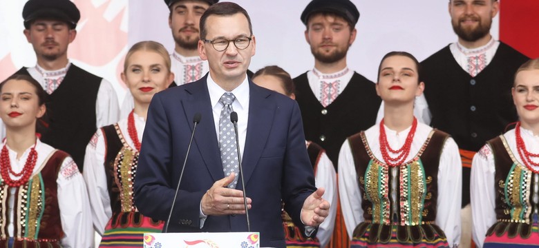 Premier obiecał 1000 zł dopłaty do hektara z powodu suszy. Kiedy ruszą wypłaty?