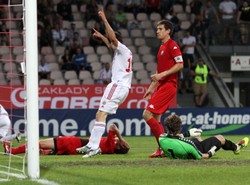 Samobój przybliżył Wisłę do awansu. Zobacz wideo