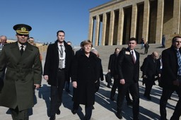 Wizyta Merkel w Turcji. "Niemcy obciążani są za politykę witania uchodźców w Europie"