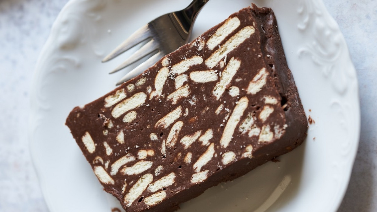 Blok czekoladowy — przepis na hitowe ciasto z PRL-u