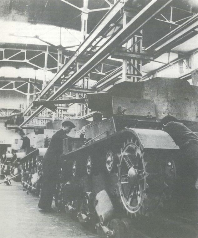 Produkcja czołgów lekkich 7TP w ZM Ursus, ok. 1938 r.