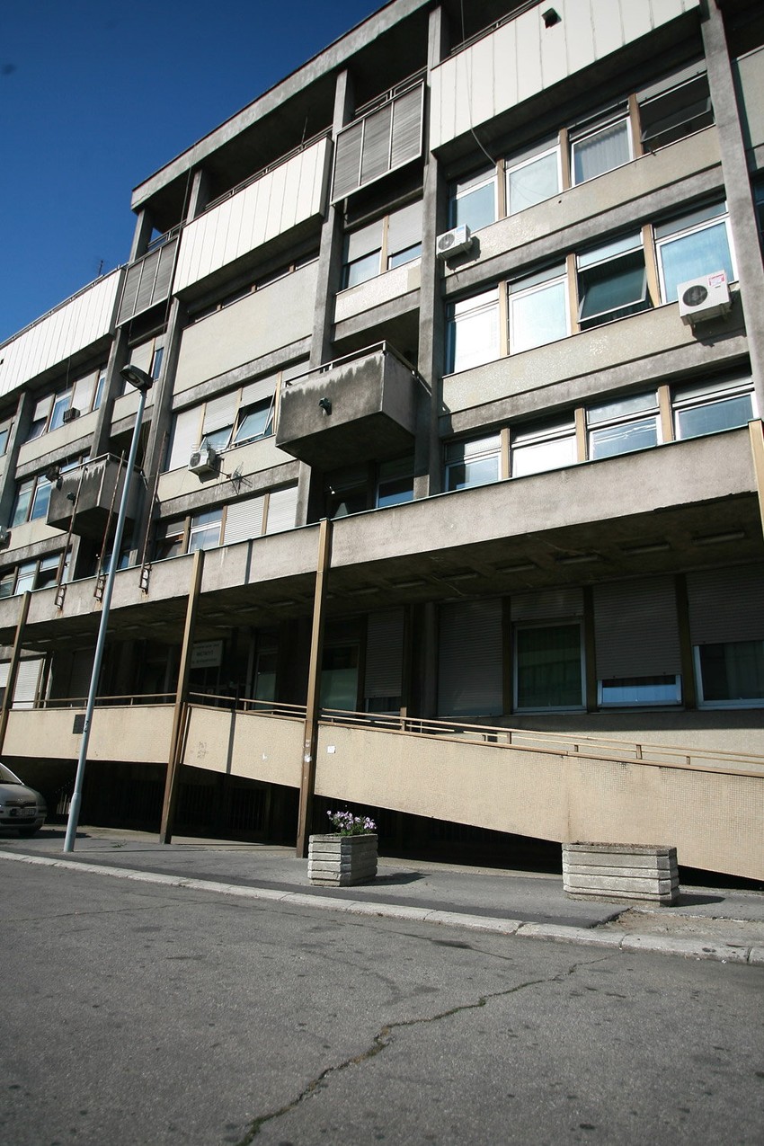 Nesrećna devojka pala sa drugog sprata Urgentnog centra