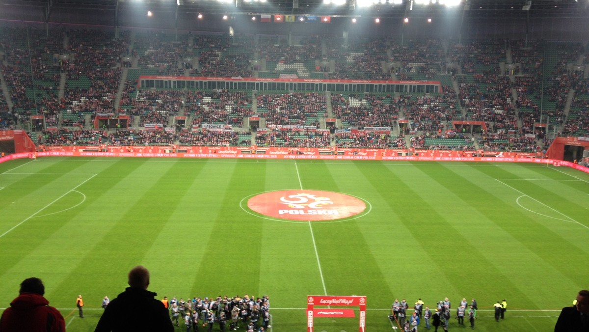 Już dziś w meczu towarzyskim na Stadionie Miejskim we Wrocławiu Polska zagra z Finlandią. Na piłkarską arenę najlepiej dojechać specjalną komunikacją miejską. Kibicom spoza Wrocławia podpowiadamy, gdzie będzie można zostawić samochód w pobliżu stadionu. Początek spotkania o 17.30.