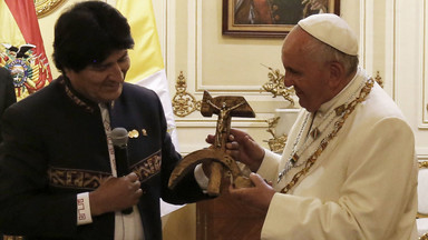 Papież Franciszek z wizytą w Boliwii. Nietypowy prezent Moralesa