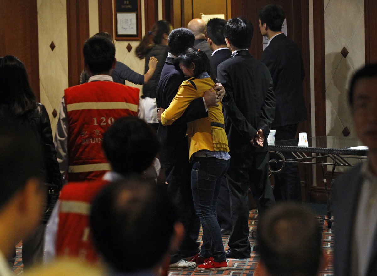 Rodziny pasażerów boeinga rozpaczają po tragedii