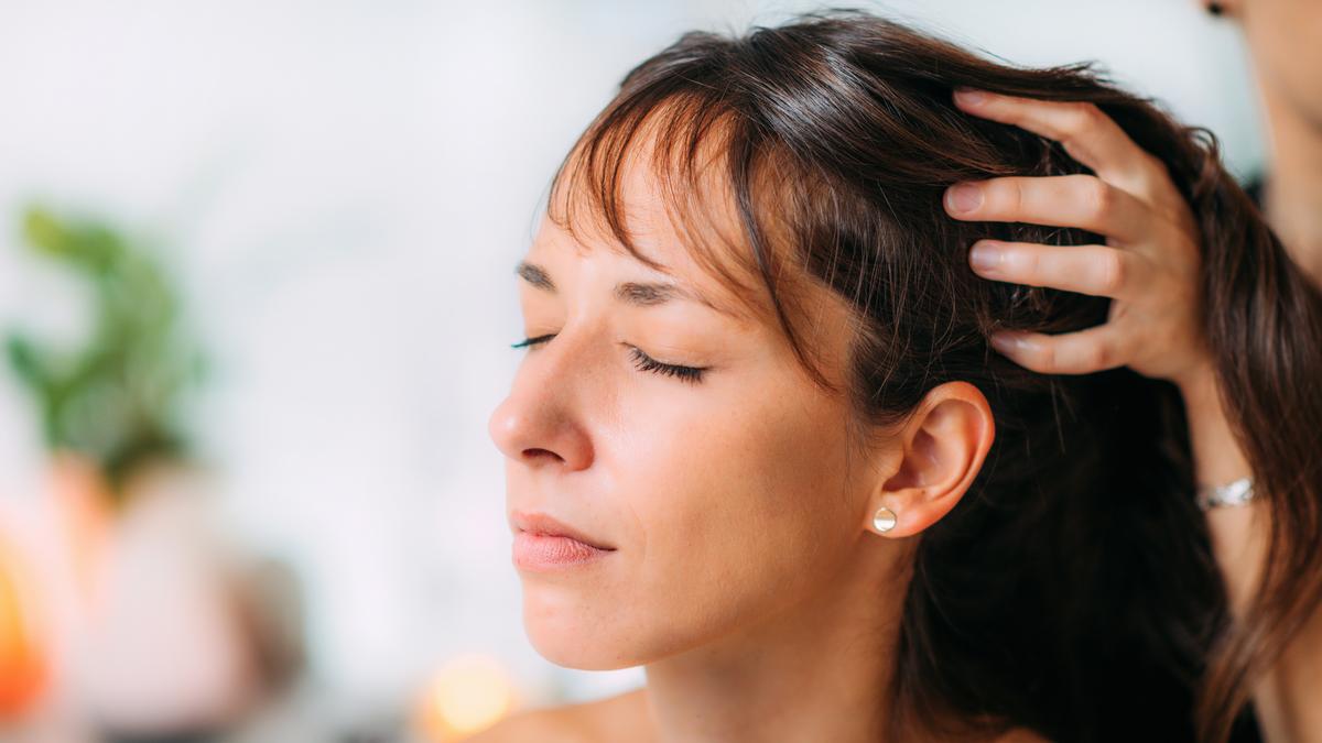 Ez történik a hajaddal, ha rendszeresen méregteleníted a fejbőrödet