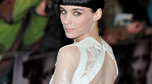 Rooney Mara odsłania plecy