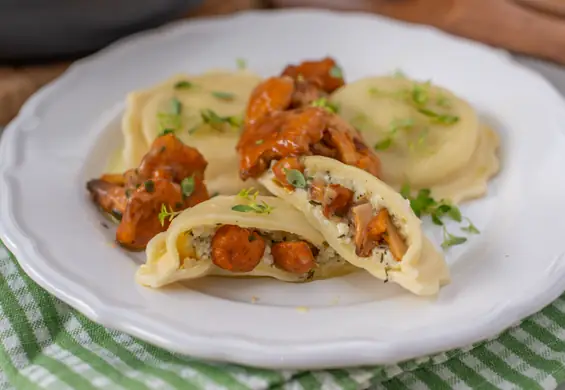 Pierogi z kurkami. Aromatyczny i sycący sposób na obiad, po którym nikt nie będzie głodny