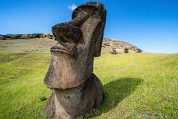 Rapa Nui. Słynne posągi z Wyspy Wielkanocnej