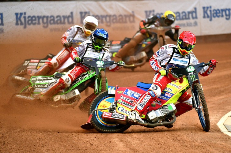 Polacy Krzysztof Kasprzak (kask czerwony), Patryk Dudek (niebieski) i Maciej Janowski (biały) i oraz Brytyjczyk Craig Cook (żółty) podczas żużlowego Grand Prix Polski w Warszawie