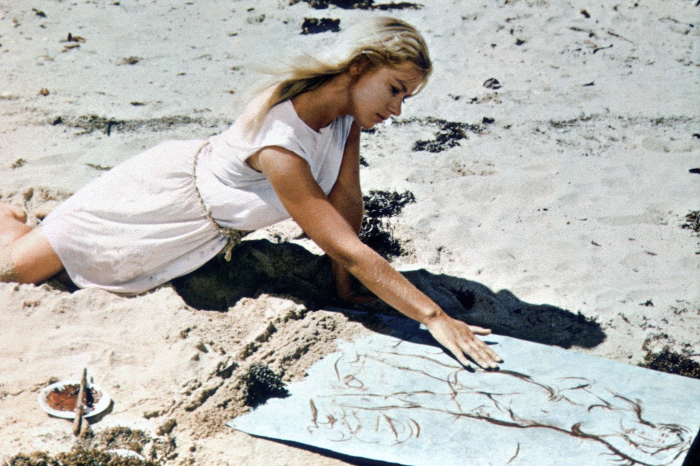 Az 1969-es Age of Consent című filmben is feltűnt, és szépségével mindenkit elvarázsolt. 