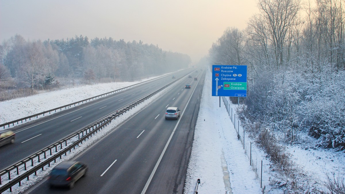 Ostrzeżenie GDDKiA przed śniegiem, deszczem ze śniegiem i śliskimi drogami