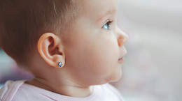 Czy można przekłuwać uszy małym dzieciom? Zalecenia pediatrów