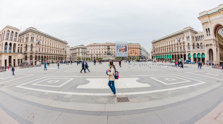 A milánói dóm előtti téren máskor mozdulni sem lehet, most szinte kihalt/ Fotó: Profimedia
