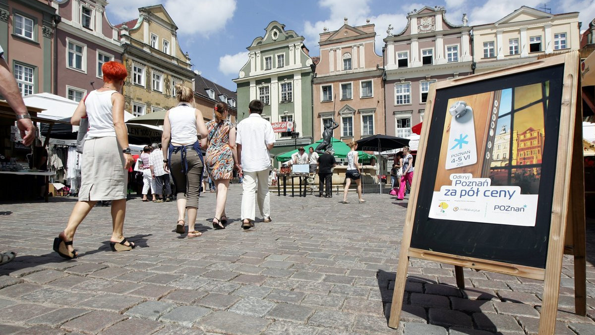 Akcja "Poznań za pół ceny 2015" odbędzie się w weekend 2-3 maja. Na turystów będzie czekało znów kilkuset partnerów z atrakcyjnym rabatami, 190 atrakcji oraz bogaty i unikalny program turystyczny przygotowany przez Poznańską Lokalną Organizację Turystyczną.