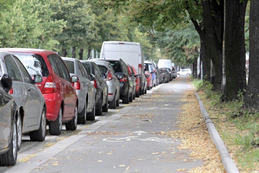 Ostatnio także ubyło kolejnych miejsc parkingowych