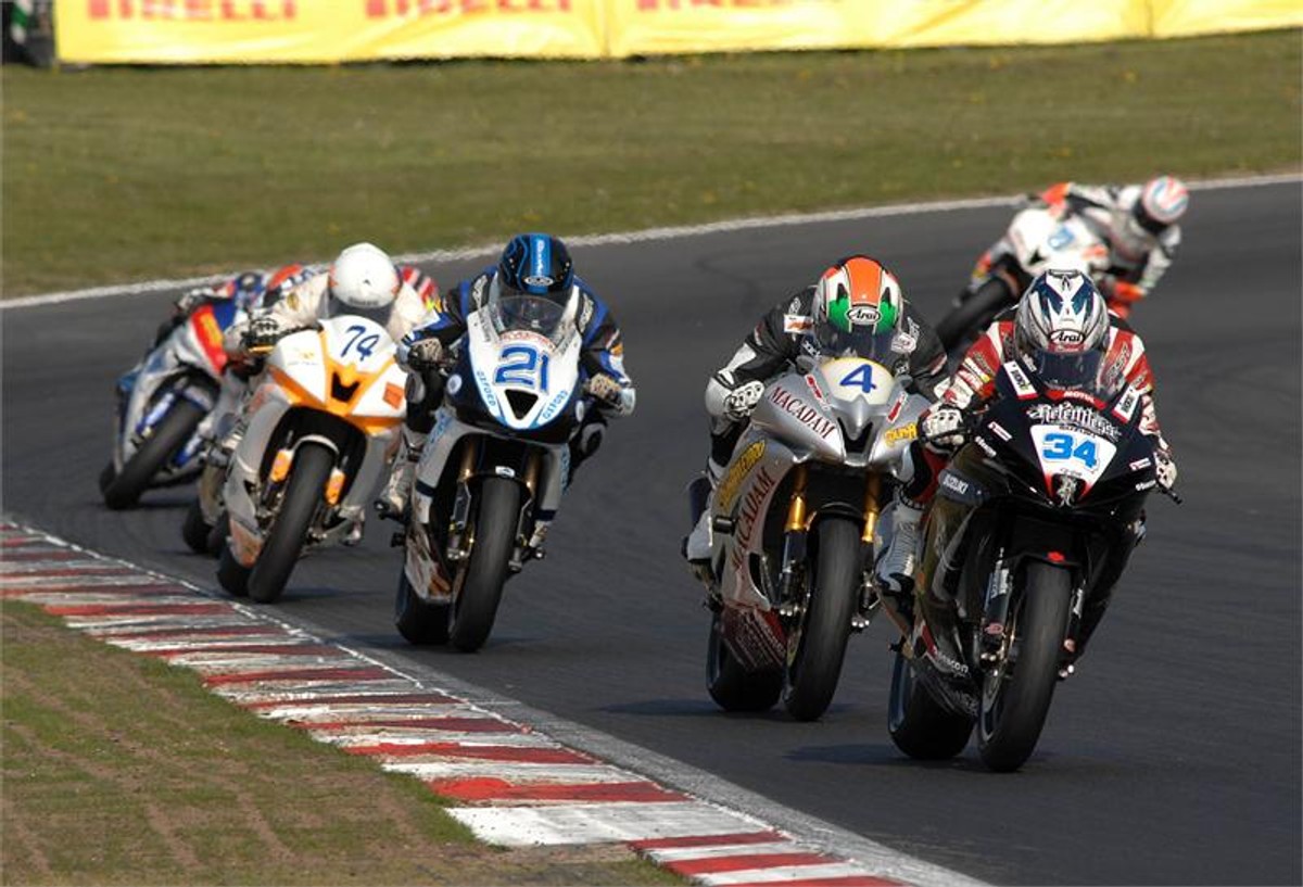 Pierwsza wygrana Suzuki GSX-R 600!