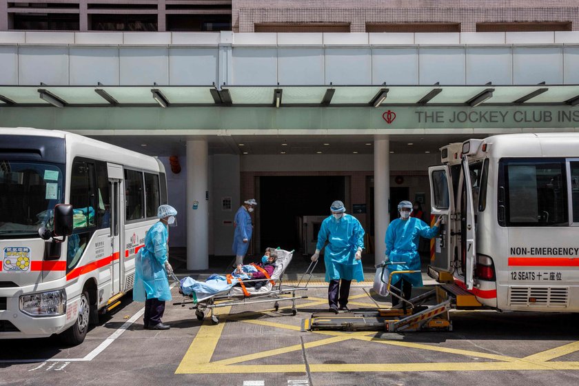 Szpital im. królowej Elżbiety przemianowano na covidowy, pacjenci z innymi schorzeniami zostali odtransportowani do innych placówek.