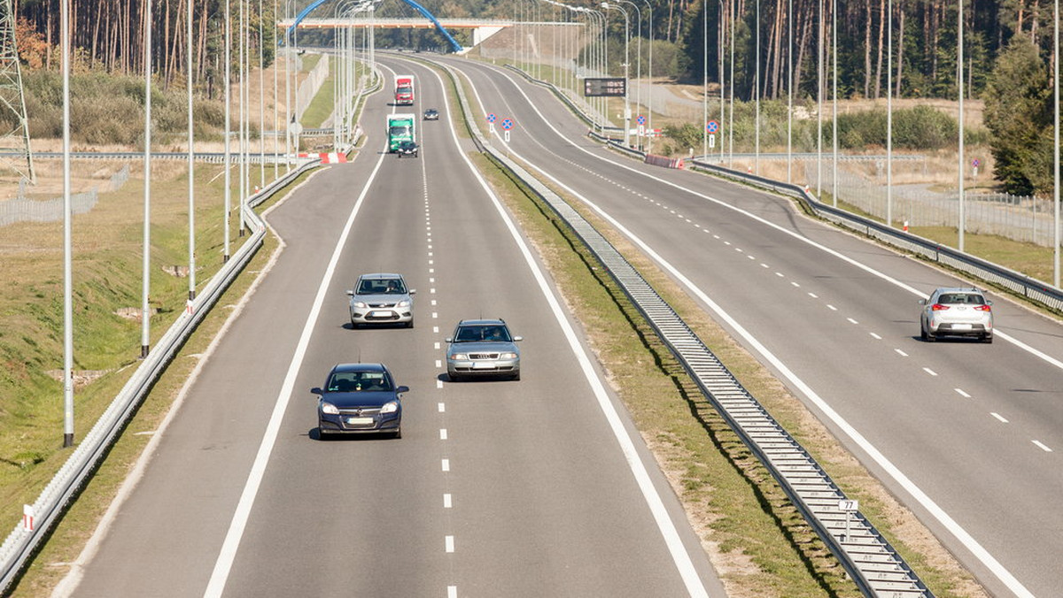 Pieniądze z lasów pójdą na drogi. Według projektu ustawy, Lasy Państwowe w tym i przyszłym roku przekażą do budżetu państwa po 800 milionów złotych.