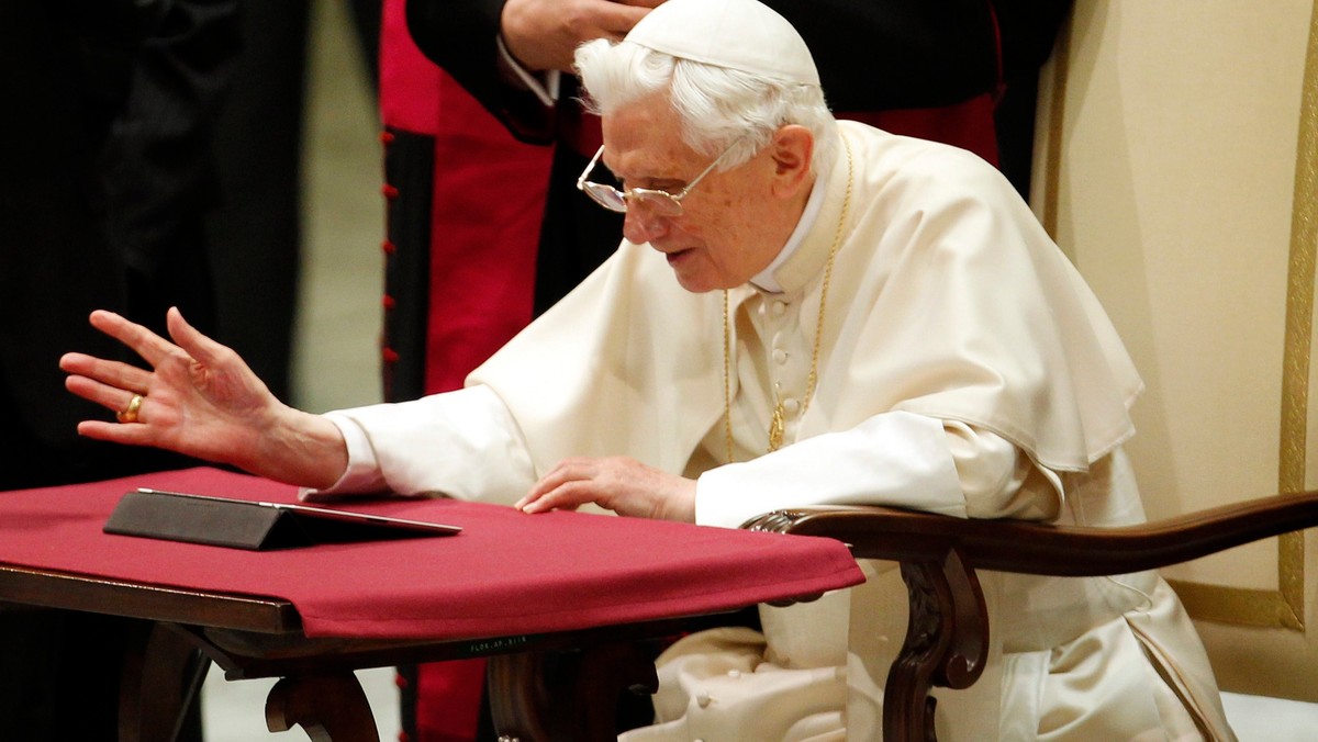 Mamy jedną bardzo złą wiadomość, ale tylko dla palaczy. Poza tym same dobre: mały Joseph Ratzinger znalazł swój list z wymarzonymi prezentami na święta, internauci wybrali "Człowieka Roku", a norwescy psychologowie... no cóż mają chyba dobre chęci. Oto piątkowe TOP5 Onetu.