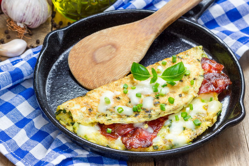 5 pomysłów na pyszne śniadanie. Łatwe i szybkie przepisy na tosty, omlet i jaglankę