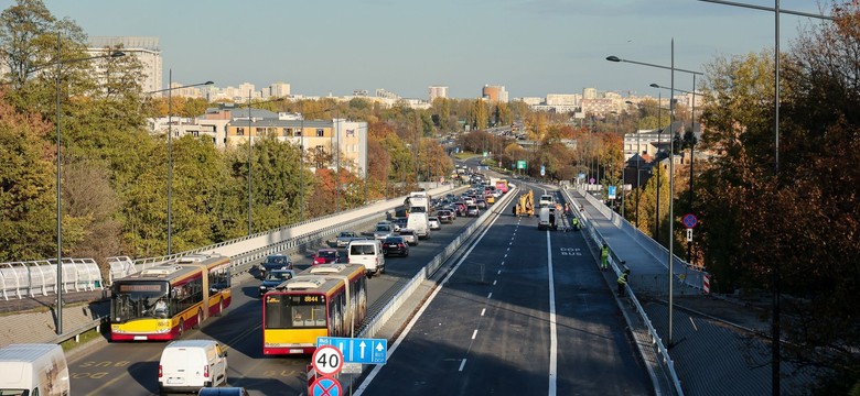 Dziś otworzą w Warszawie wiadukt Trasy Łazienkowskiej. Kierowcy już kpią