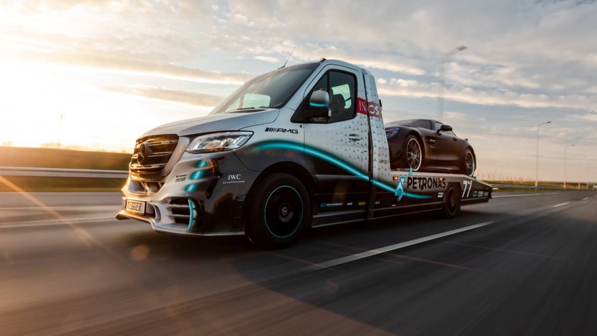 Efektowna Autolaweta Z Polski Oto Mercedes Sprinter Petronas Edition