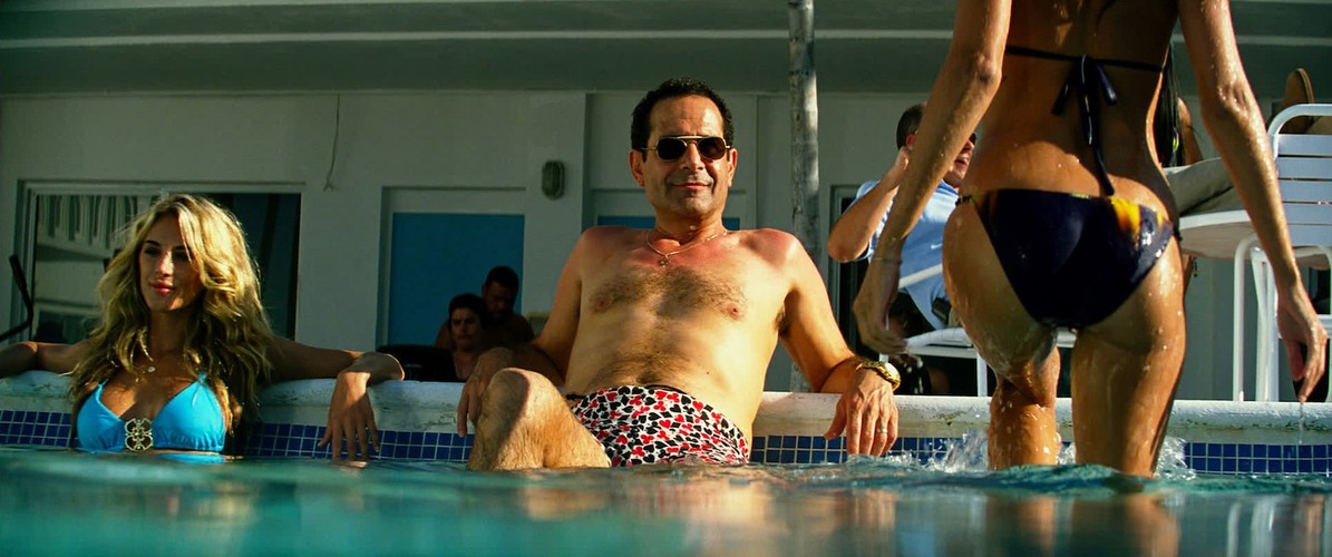 Tony Shalhoub w filmie 'Sztanga i cash'