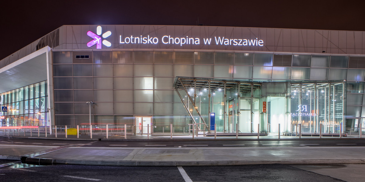 Sztorm Ciara nad Europą Północną zakłócił pracę największego portu lotniczego w Polsce. Z powodu silnych wiatrów tylko w niedzielę odwołano 12 rejsów z Lotniska Chopina.