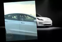 Tesla jechała lewym pasem po S5, kierująca nie reagowała. Nagrywający był w szoku, gdy to zobaczył