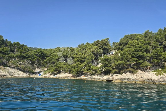 Prodaje se kuća u prvom redu do mora na hrvatskom ostrvu: Ima samo jedan način da stignete do nje (FOTO)