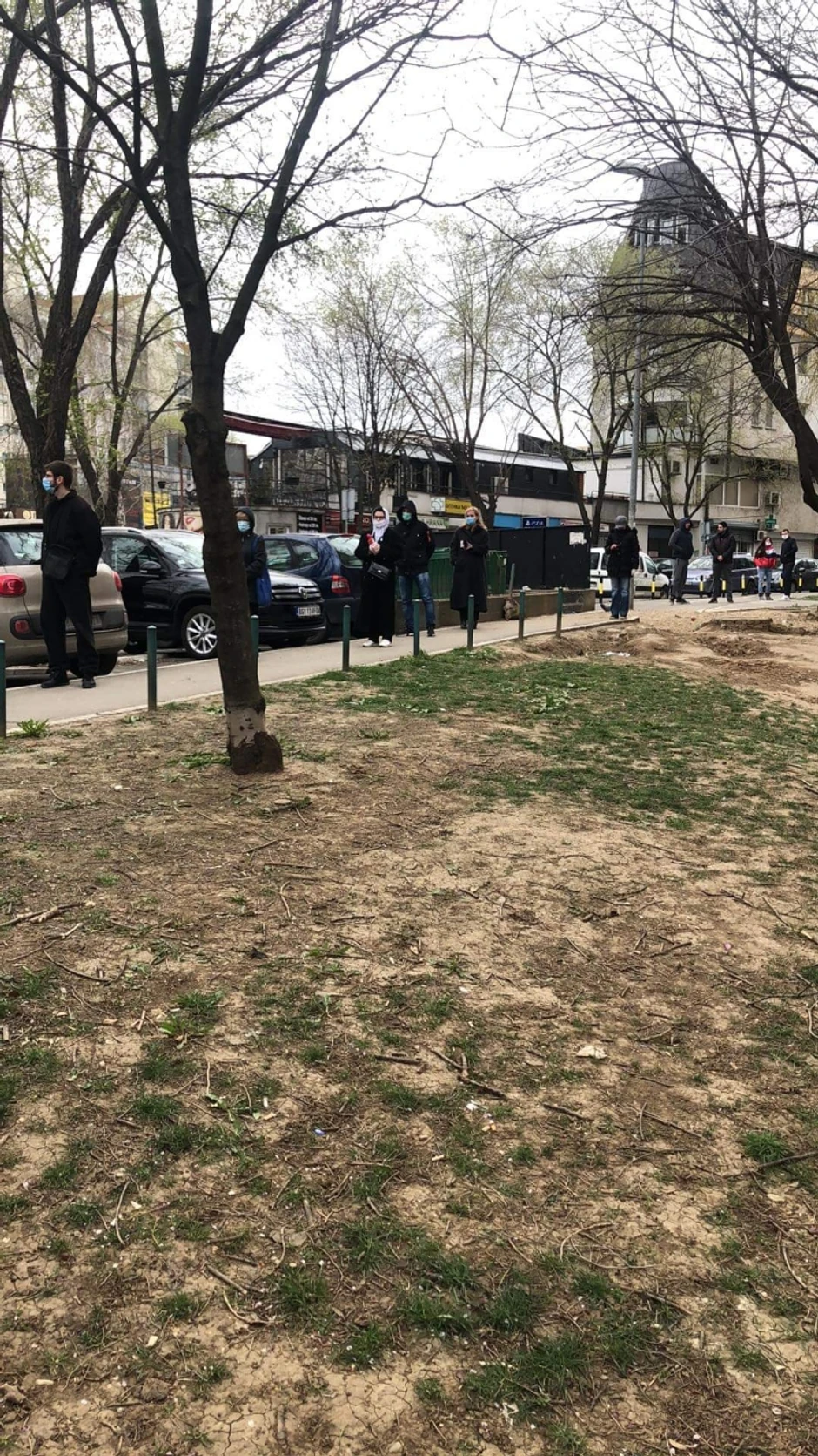 Red se protezao niz celu ulicu