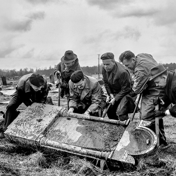 Czyn społeczny – usuwanie macew z cmentarza żydowskiego w Kielcach, 1966 r.