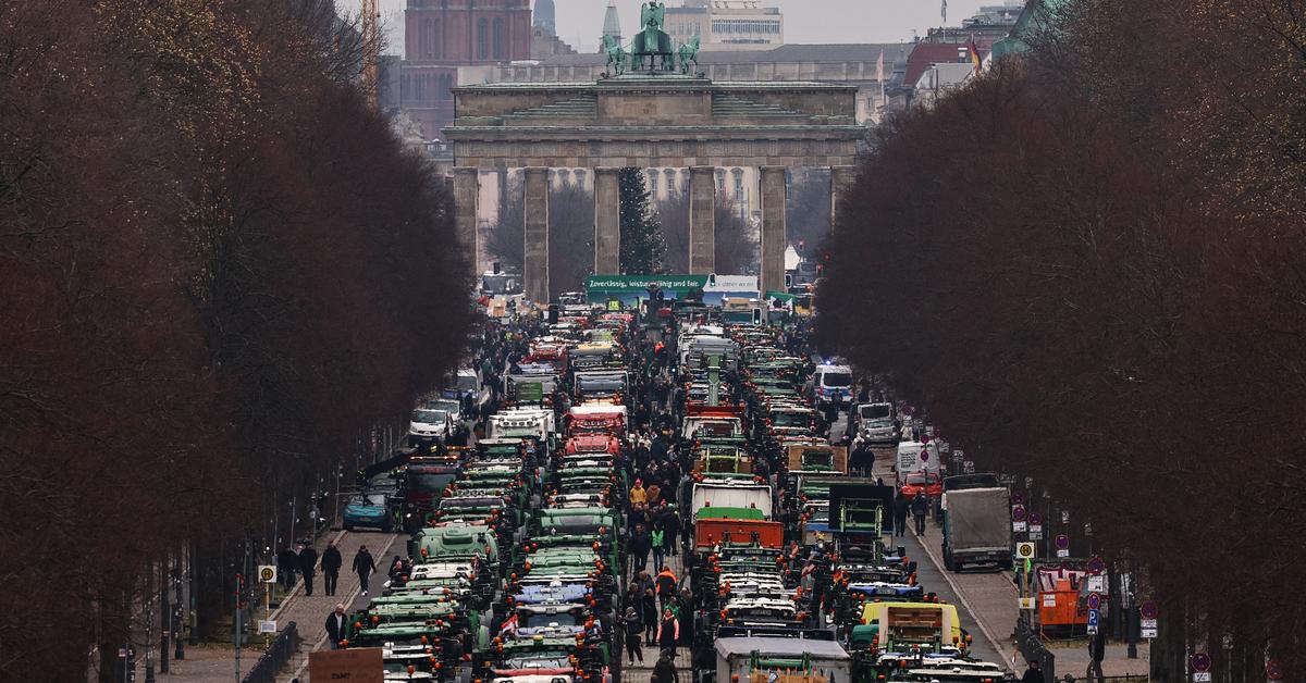  Demonstracja rolników w Berlinie. Ciężkie maszyny rolnicze nie mogą być napędzane silnikami elektrycznymi