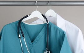 medycyna-dwoch-predkosci-raport-nil-ujawnia-przepasc-miedzy-uczelniami