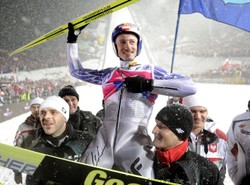 Miliony kibiców oglądały ostatni skok Adama Małysza