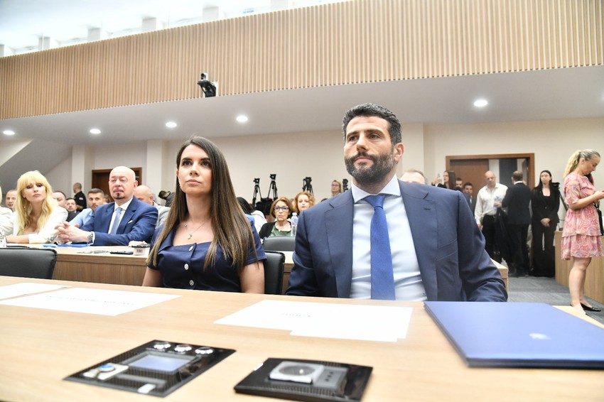 Vesna Vidović i Aleksandar Šapić izabrani su sa 64 glasa odbornika na današnjoj sednici