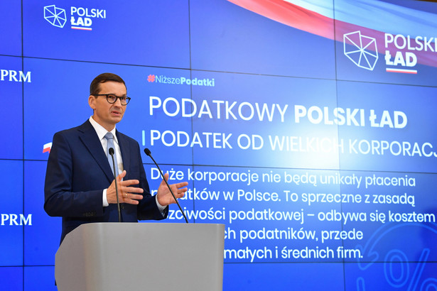 Premier Mateusz Morawiecki podczas konferencji prasowej w siedzibie KPRM w Warszawie