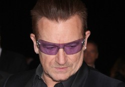 A ty noś okulary od Bono i... pomagaj