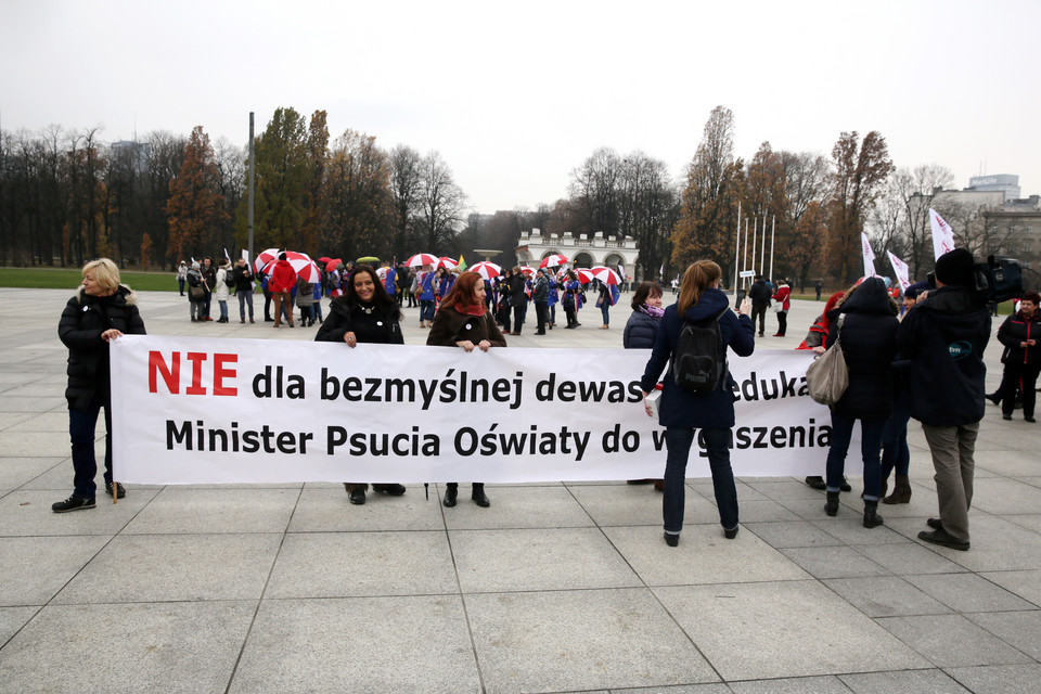 Manifestacja "Nie dla chaosu w szkole"