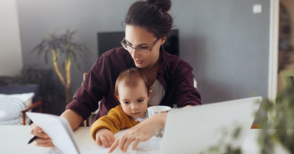 Świadczenie rodzicielskie „kosiniakowe” 2026 – kto może otrzymać 1000 zł netto miesięcznie