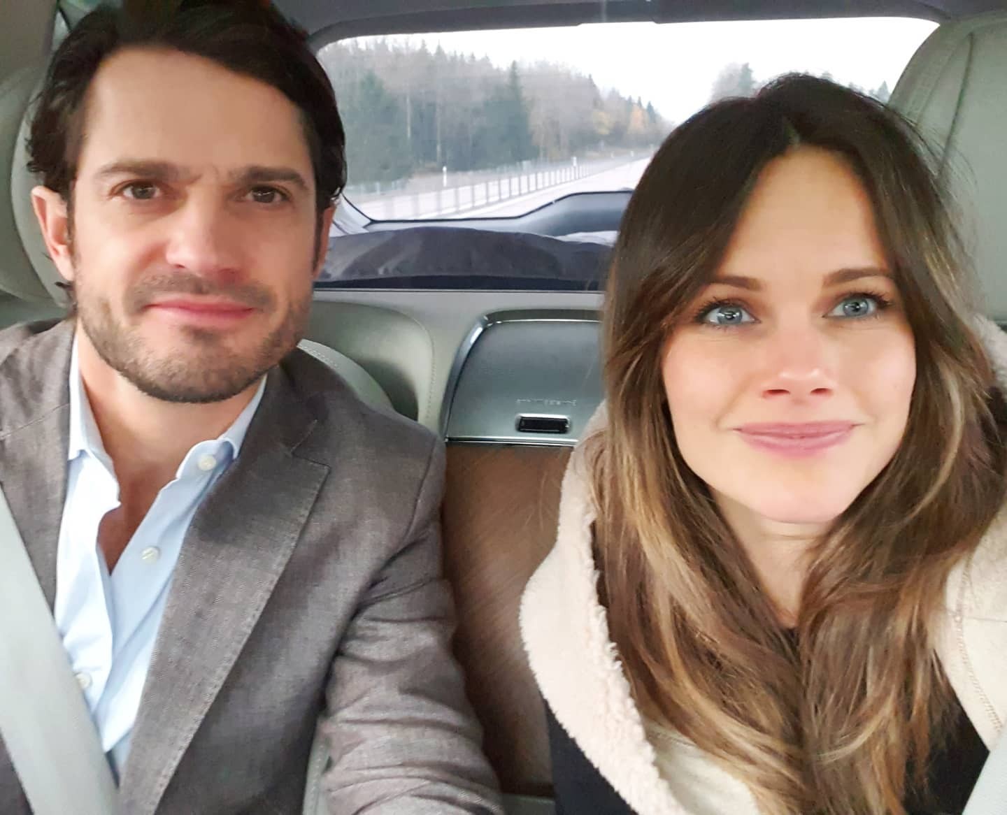 Švédsky princ Carl Philip a princezná Sofia.