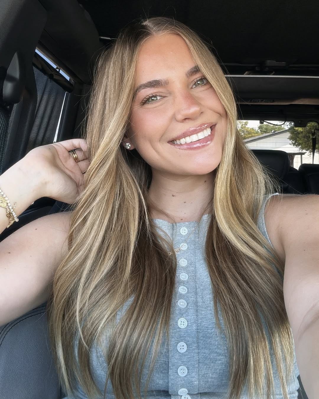 Trojročný syn populárnej TikTok influencerky Emilie Kiserovej, zomrel po tom, ako ho našli v bezvedomí v bazéne. 