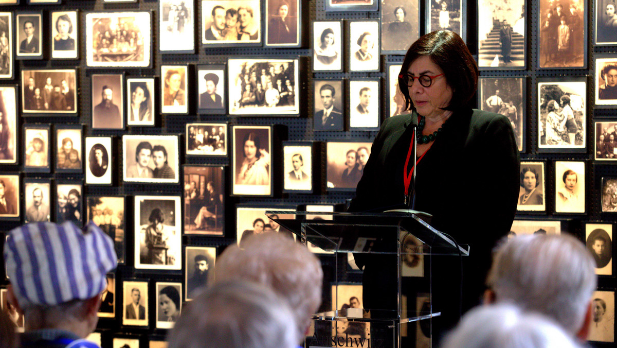 Auschwitz jest symbolem piekła i zła Zagłady - mówiła ambasador Izraela Anna Azari podczas obchodów 71. rocznicy wyzwolenia Auschwitz. Ambasador Rosji Siergiej Andriejew przypomniał, że "bramę obozu otworzyli żołnierze radzieccy".