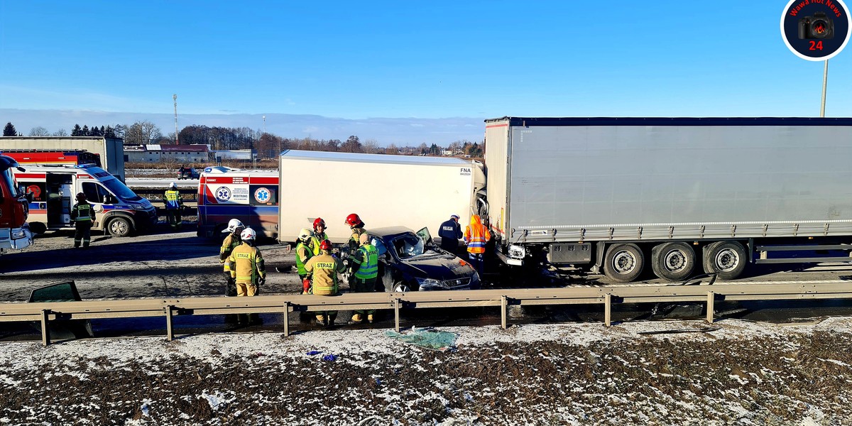 Wypadek na S8 w miejscowości Nowe Grocholice. 