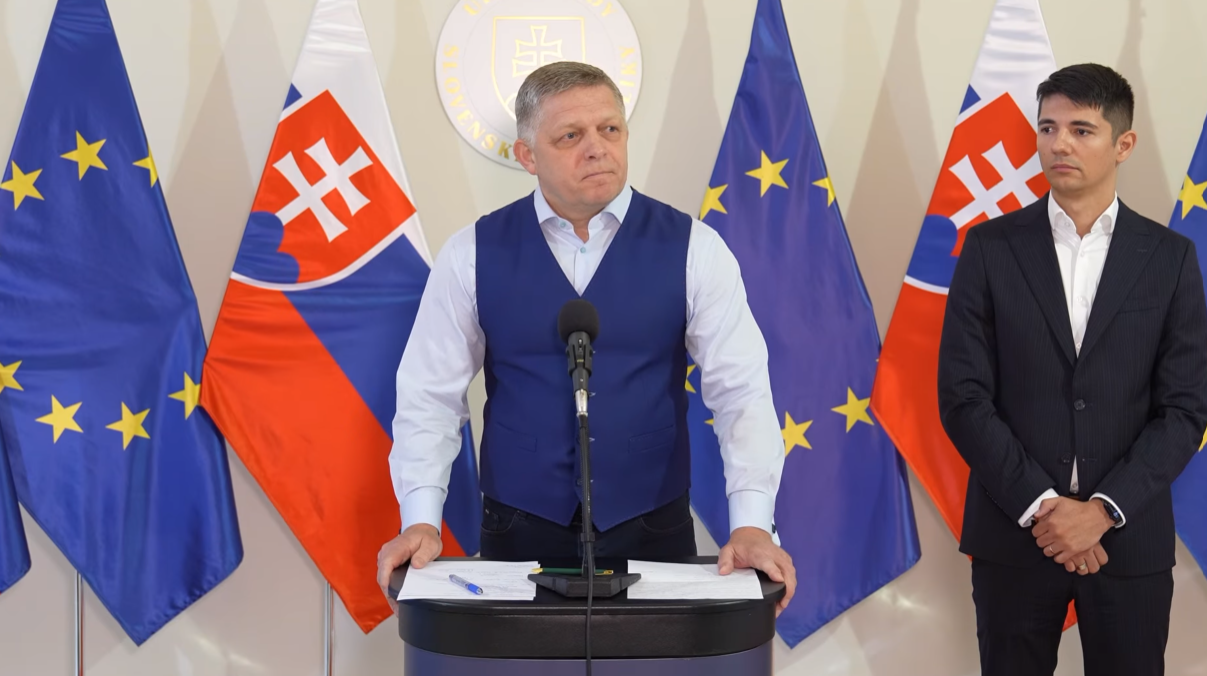 Fico na tlačovke púšťal videá - malo ísť o rôzne druhy umenia.