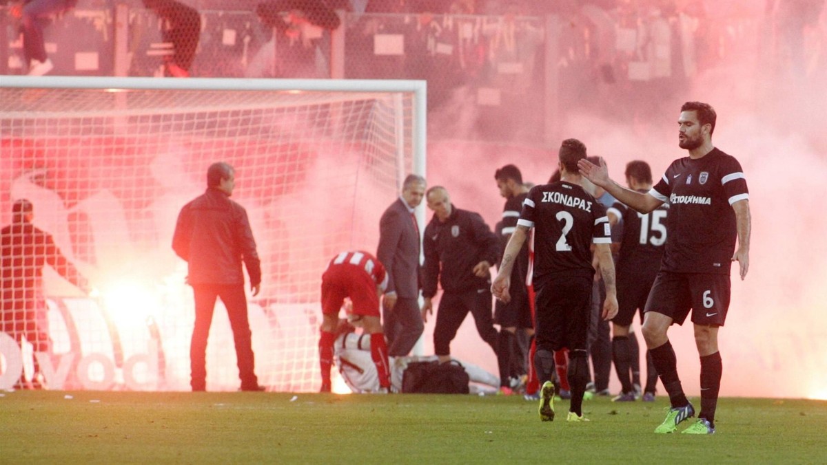 Obecne rozgrywki Pucharu Grecji można określić mianem farsy. Wcześniej zostały one odwołane z powodu skandalicznych zachowań kibiców, ale po naciskach FIFA przywrócono je. Teraz na wniosek policji minister kultury i sportu Stavros Kontonis zdecydował się przełożyć zaplanowany na sobotę finał. Nowej daty nie podano.