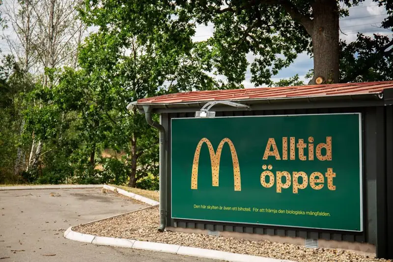 Billboardy McDonald&#39;s to również domki dla pszczół