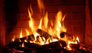 Vatra u kaminu
