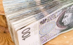 Złoty w poniedziałek wyraźnie mocniejszy